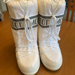 ICON WHITE NYLON BOOTS [US Women: 8 - 9.5]